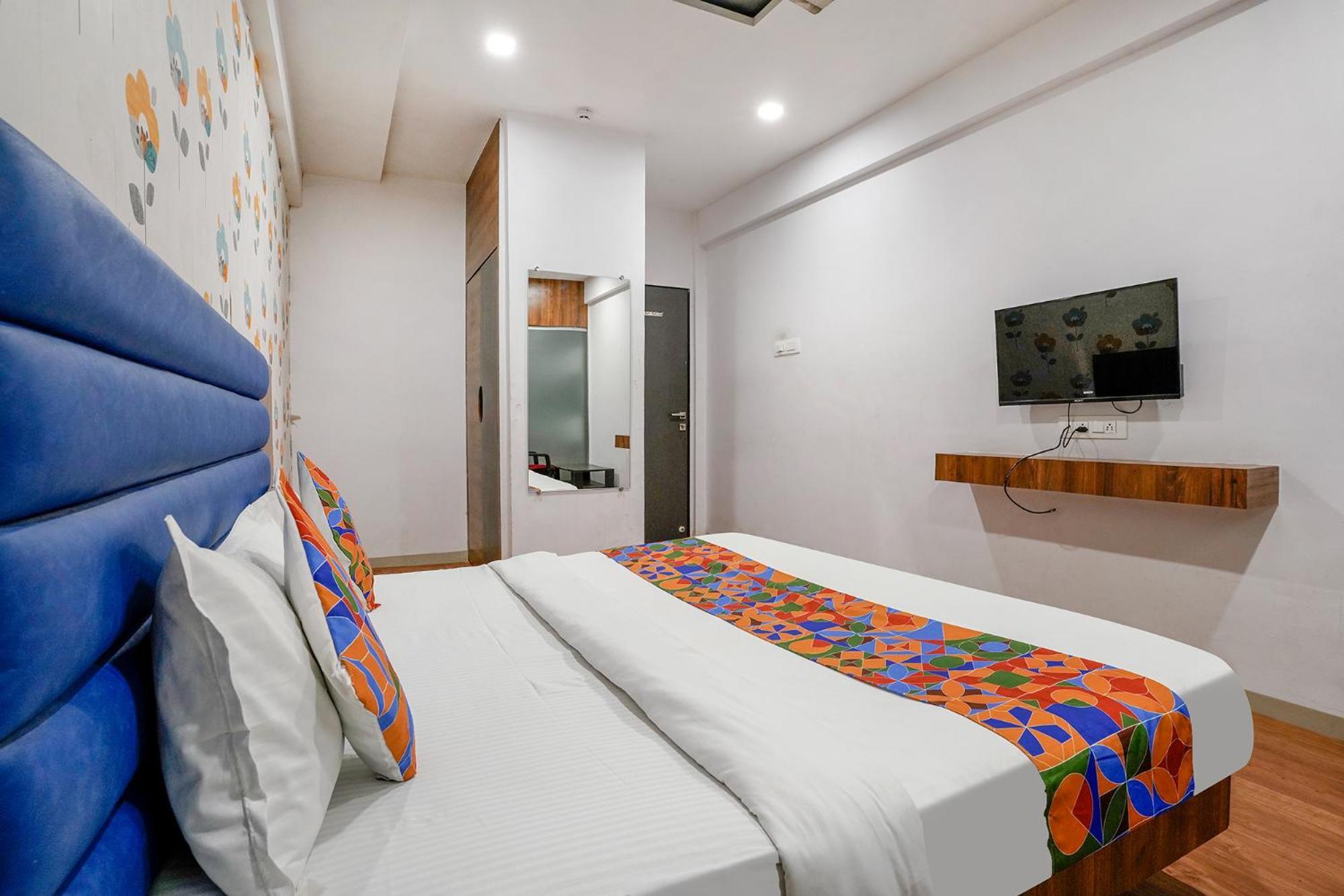 Fabhotel The Valentine - Udhna Road Surat Exterior photo